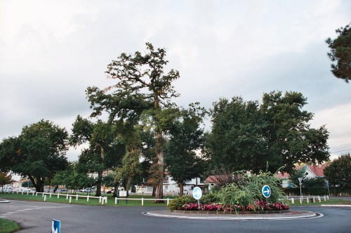 Rond-point au bout du port du Bétey 